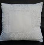 Brocante kussen met mooi Kant en Broderie. Kleur Wit., Ophalen of Verzenden