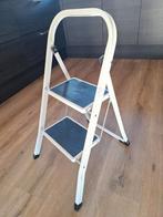Witte huishoudtrap., Doe-het-zelf en Verbouw, Ladders en Trappen, Trap, Ophalen of Verzenden, Zo goed als nieuw, Opvouwbaar of Inschuifbaar