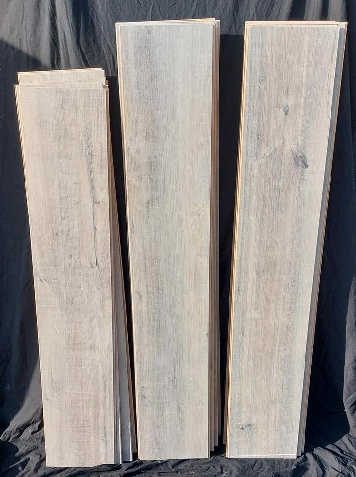 Laminaat gebruikt lichtgrijs extra brede planken 24 cm breed, Doe-het-zelf en Verbouw, Vloerdelen en Plavuizen, Gebruikt, Laminaat
