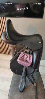 Dressuur zadel Anatomica cygnus 18 inch, Dieren en Toebehoren, Paarden en Pony's | Zadels, Ophalen, Dressuur