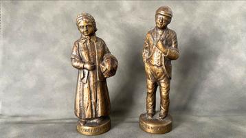 Massief bronzen beeldjes: contente mens en contente vrouw beschikbaar voor biedingen