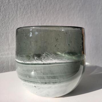 Glazen vaas schaaltje beschikbaar voor biedingen