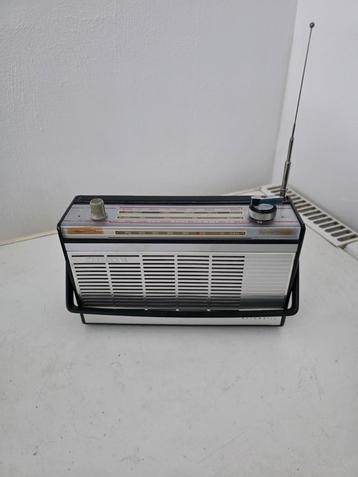 Vintage Philips Draagbare Radio beschikbaar voor biedingen