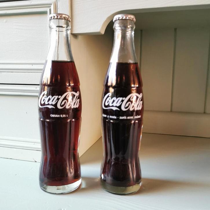 2 Coca Cola flesjes 1983 Tsjechië - Vintage flesje glas oud, Verzamelen, Merken en Reclamevoorwerpen, Nieuw, Verpakking, Ophalen of Verzenden