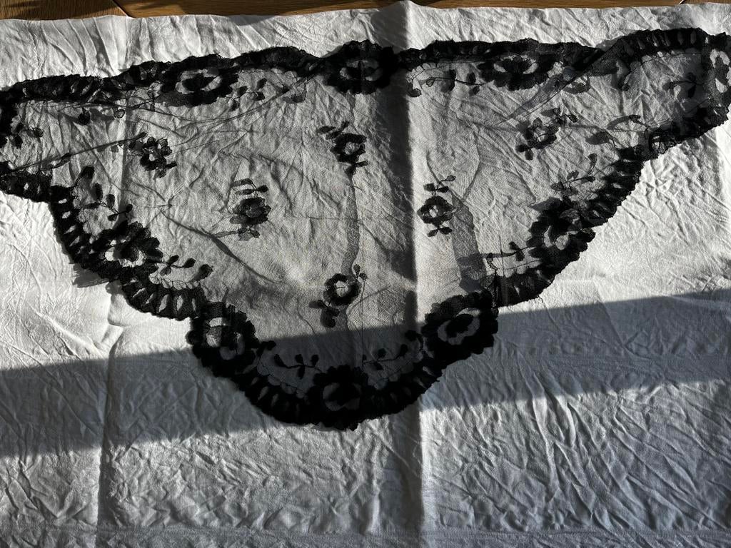 2x antieke zwarte kant mantilla stola halsdoek sluier lace, Ophalen of Verzenden, Zo goed als nieuw, Kant