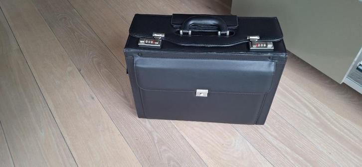 laptop koffer, Computers en Software, Laptoptassen, Zo goed als nieuw, Trolleytas, 15 inch, Ophalen of Verzenden