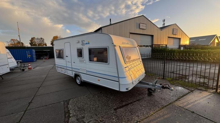 Knaus Azur + voortent 1997, Caravans en Kamperen, Caravans, Bedrijf, tot en met 4, 750 - 1000 kg, Standaardzit, Knaus, Dwarsbed