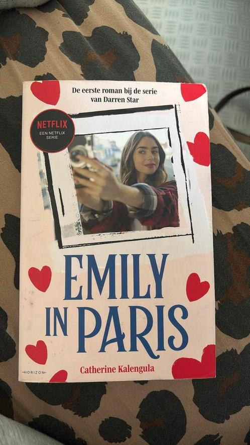 Catherine Kalengula - Emily in Paris, Boeken, Literatuur, Zo goed als nieuw, Nederland, Ophalen