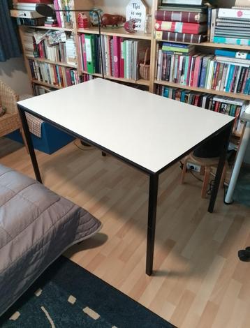 Zeer stevige tafel