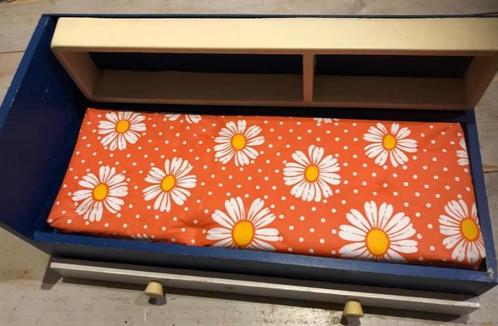 Houten poppenbedje uit de jaren 70, Kinderen en Baby's, Speelgoed | Houten speelgoed, Gebruikt, Overige typen, Ophalen of Verzenden