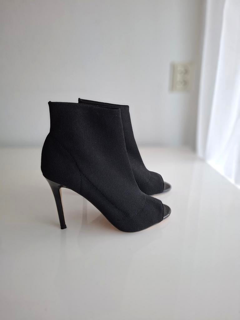 Zwarte enkellaarsjes met open teen, Zwart, Lage of Enkellaarzen, Ophalen of Verzenden, Onbekend