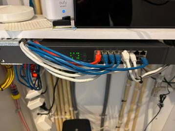 Diverse netwerk switches TP-link beschikbaar voor biedingen