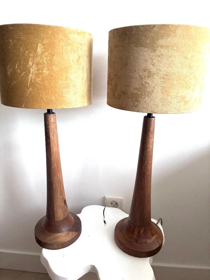Twee houten tafellampen met kap, Huis en Inrichting, Lampen | Tafellampen, Zo goed als nieuw, 50 tot 75 cm, Hout, Stof, Ophalen of Verzenden