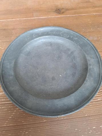 Antiek Tinnen Bord gegraveerd Faubert 1842 beschikbaar voor biedingen