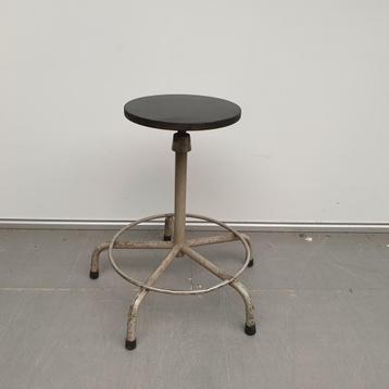 Ahrend Cirkel retro kruk - in hoogte verstelbaar 62-73 cm beschikbaar voor biedingen