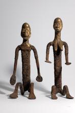 Dogon - Twee ijzeren beeldjes met bronzen hoofden - Afrika, Ophalen of Verzenden