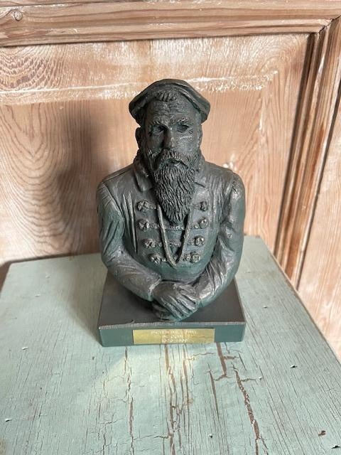 Aardewerk beeld Pieter Breughel de Oude. Gesigneerd J.C., Ophalen, Zo goed als nieuw, Mens