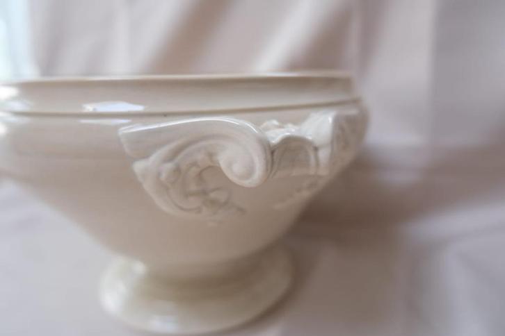 Mooie créme vintage schaal gemaakt in Longwy, Antiek en Kunst, Antiek | Schalen, Ophalen of Verzenden