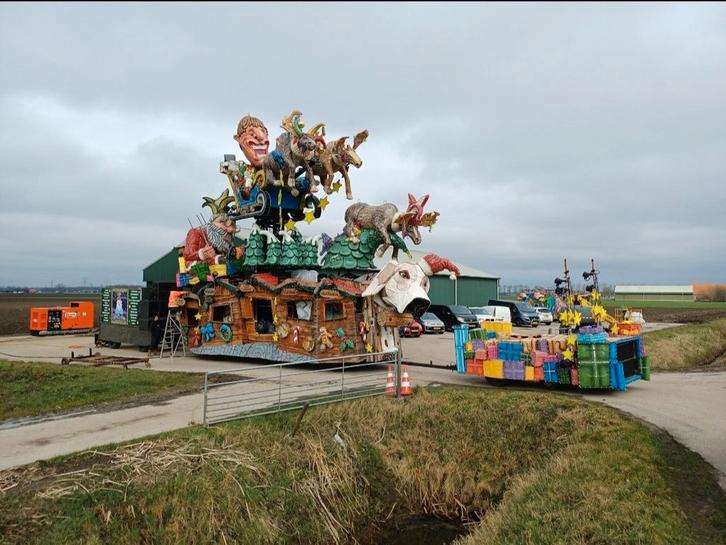 Polyester Carnavalswagen Te Koop, Hobby en Vrije tijd, Feestartikelen, Zo goed als nieuw, Feestartikel, Carnaval, Ophalen