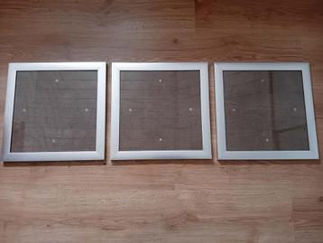 Drie vierkante wissellijsten zilverkleurig 35x35cm beschikbaar voor biedingen