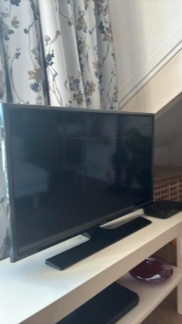 Samsung TV 27 inch beschikbaar voor biedingen