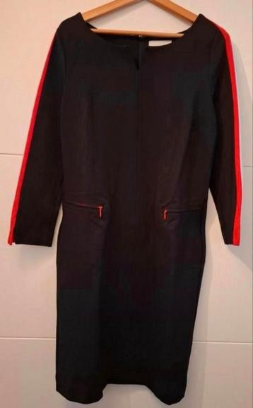 Zwart jurkje met rood/blauwe accenten Promiss maat 38/40 beschikbaar voor biedingen