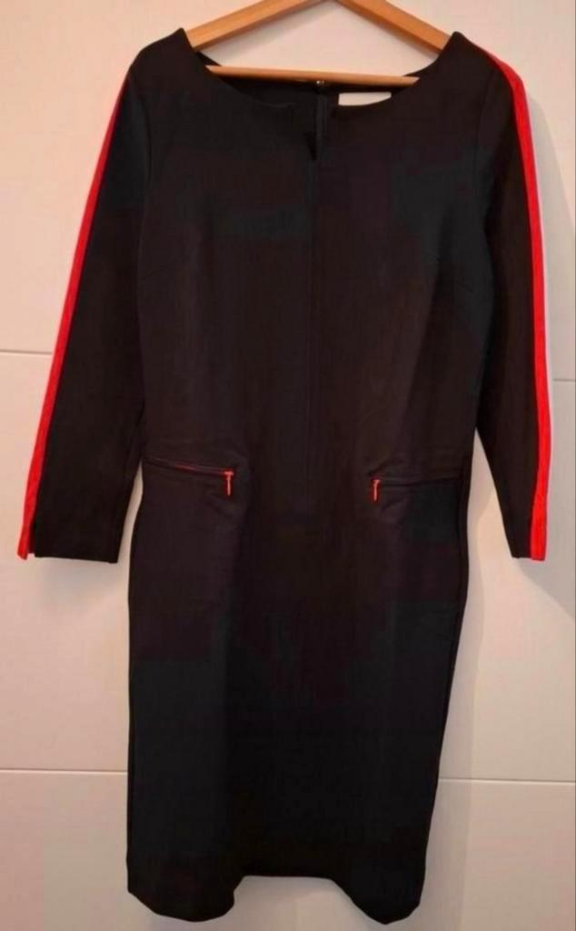 Zwart jurkje met rood/blauwe accenten Promiss maat 38/40, Kleding | Dames, Jurken, Nieuw, Maat 38/40 (M), Zwart, Knielengte, Ophalen of Verzenden