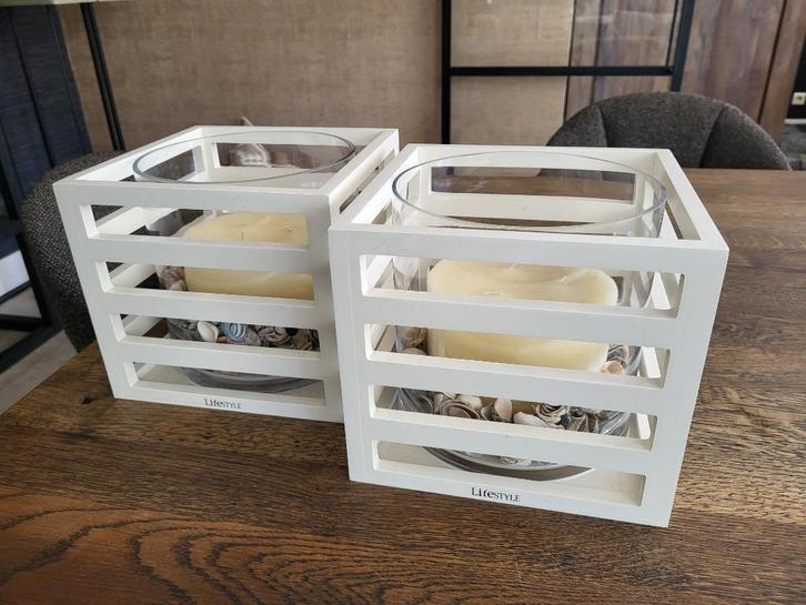 2 lantaarns / windlichten merk Lifestyle met inhoud wit izgs, Huis en Inrichting, Woonaccessoires | Kandelaars en Kaarsen, Zo goed als nieuw
