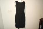 Marccain zwarte soepel vallende jurk strik voorkant N3/M