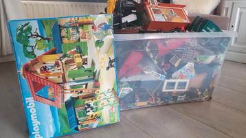 Grote kist met playmobiel voor jongen en meisje €95 beschikbaar voor biedingen