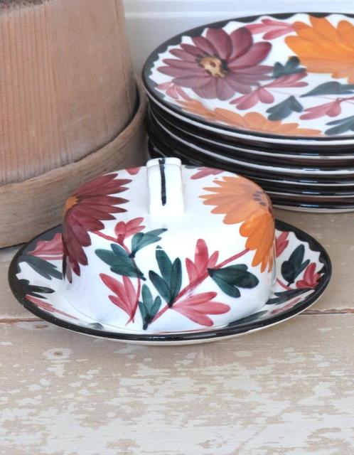 Boterstolp Majolica Schramberg “Herfstbloemen”, Antiek en Kunst, Antiek | Servies los, Ophalen of Verzenden