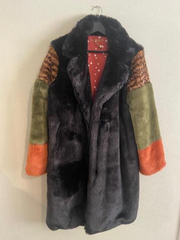 Mooie winterjas van Colourful Rebel beschikbaar voor biedingen