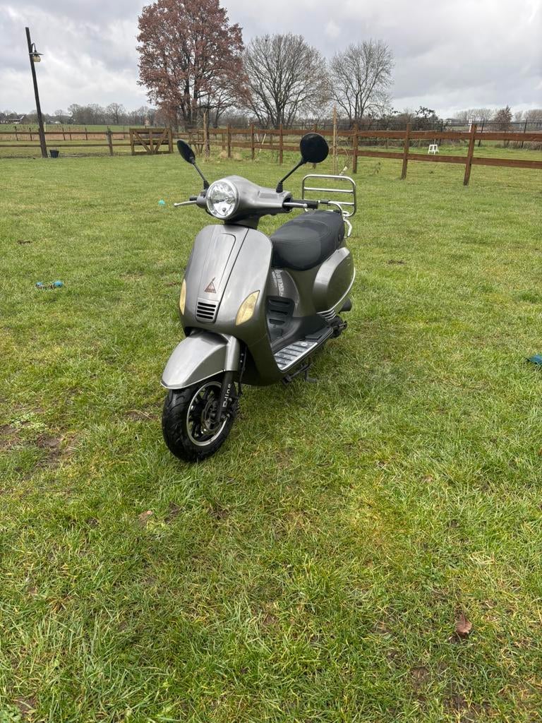 Turbho rl scooter, Fietsen en Brommers, Snorfietsen en Snorscooters, Zo goed als nieuw, Overige merken, Benzine, Ophalen of Verzenden