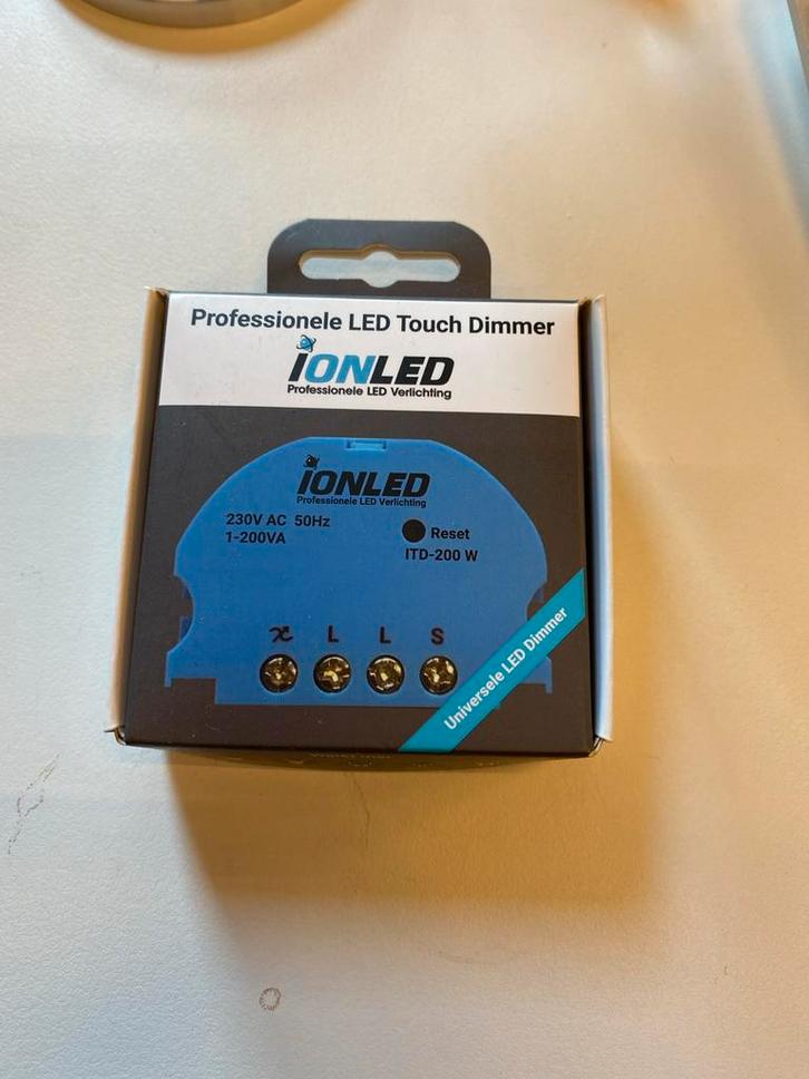 Ion Led Dimmer ITD-200 - Nieuw in doos!, Doe-het-zelf en Verbouw, Elektra en Kabels, Nieuw, Schakelaar, Ophalen