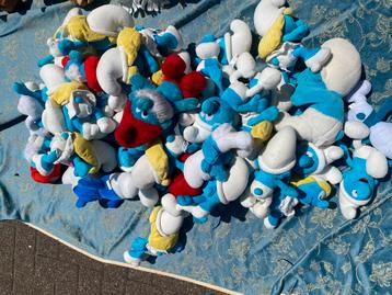 84 Smurfen knuffels beschikbaar voor biedingen