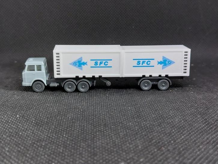 Wiking 951 - Henschel met koelcontaineroplegger SFC (14575), Hobby en Vrije tijd, Modeltreinen | N-Spoor, Gebruikt, Overige typen
