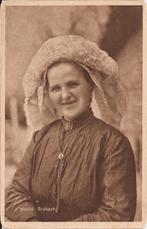 Brabants Dorpsleven 17 vrouw met poffer klederdracht, Verzamelen, Ansichtkaarten | Nederland, Verzenden, 1920 tot 1940, Ongelopen