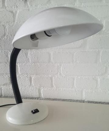 Aparte vintage witte tafellamp style Bauhaus uit de jaren 70 beschikbaar voor biedingen