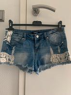 Jennyfer korte spijkerbroek met kant maat 34, Kleding | Dames, ., Zo goed als nieuw, Jennyfer, .