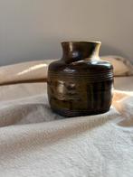 Vintage ceramic bruin groen gesigneerd vaasje h10cm, Overige kleuren, Aardewerk of Porselein, Ophalen of Verzenden, Zo goed als nieuw