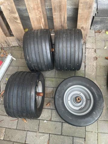 4 stuks banden 16 x 9.50 - 8 76B band 16x9.5 beschikbaar voor biedingen