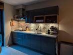 Mooie hoogglans grijze keuken, Huis en Inrichting, Keuken | Complete keukens, Ophalen, Dubbelwandige keuken, Hoogglans of Gelakt