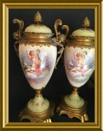 Twee prachtige handgeschilderde antieke vazen/ urnen, Gebruikt, Ophalen