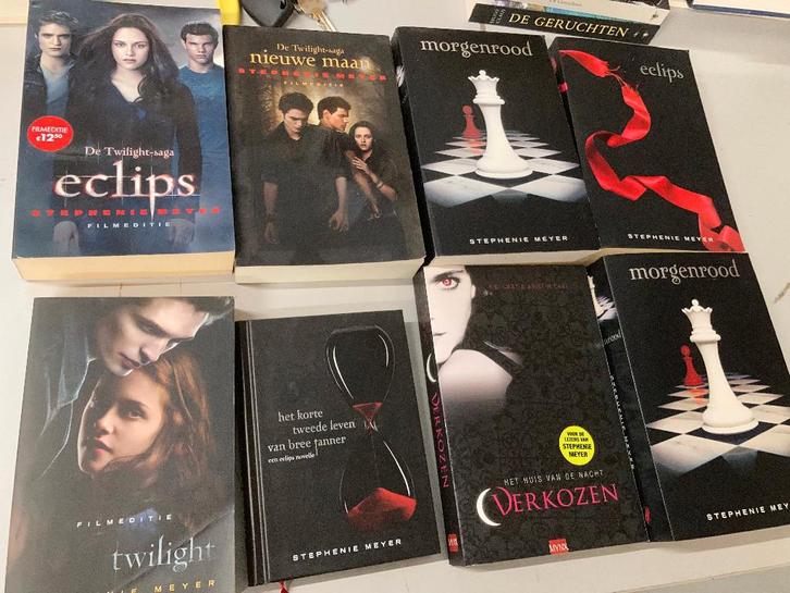 T.K. nog 8 Boeken van Stephenie Meyer Twilight Saga + DVD's, Boeken, Fantasy, Gelezen, Ophalen of Verzenden