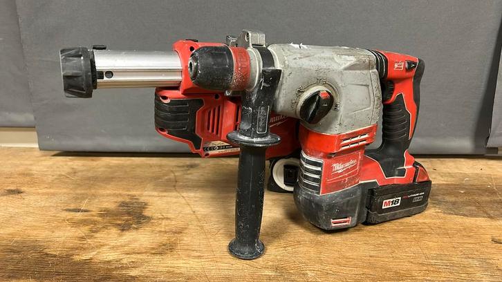 Milwaukee boorhamer met stofzuiger M18., Doe-het-zelf en Verbouw, Gereedschap | Slijpmachines, Gebruikt, Overige typen, 700 tot 1000 watt