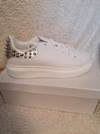 Nieuw sneakers met studs, Ophalen of Verzenden, Wit, Zo goed als nieuw, Sneakers of Gympen