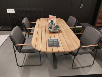 Noas teaktafel met 4 x serra stoel beschikbaar voor biedingen