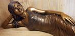 bronzen beeld / liggende VROUW /nieuw, Tuin en Terras, Tuinbeelden, Nieuw, Info@huisentuindecoratiemarie.nl, Mensenbeeld, Huis en tuin decoratie marie