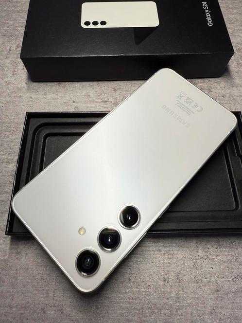 Samsung S24 Silver 128GB in zeer nette staat/ met garantie, Telecommunicatie, Mobiele telefoons | Samsung, Zo goed als nieuw, Galaxy S24