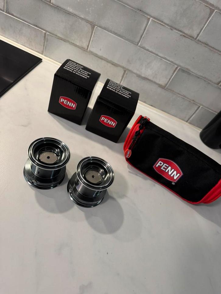 2 x nieuw reservespoel penn tidal xt 7000 met penn spoeltas, Watersport en Boten, Hengelsport | Zeevissen, Nieuw, Molen, Ophalen of Verzenden